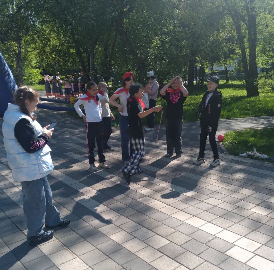 «Всегда будь готов!»: День пионерии отметили в Кемерове уличными гуляниями
