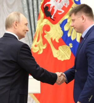 Владимир Путин вручил Золотую Звезду Героя России космонавту из Кузбасса