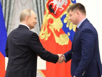 Владимир Путин вручил Золотую Звезду Героя России космонавту из Кузбасса