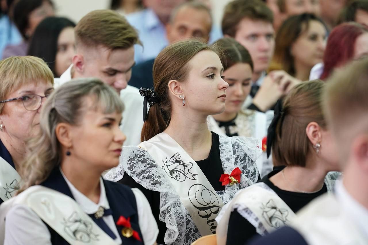 Кузбасские выпускники сегодня отмечают «Последний звонок»