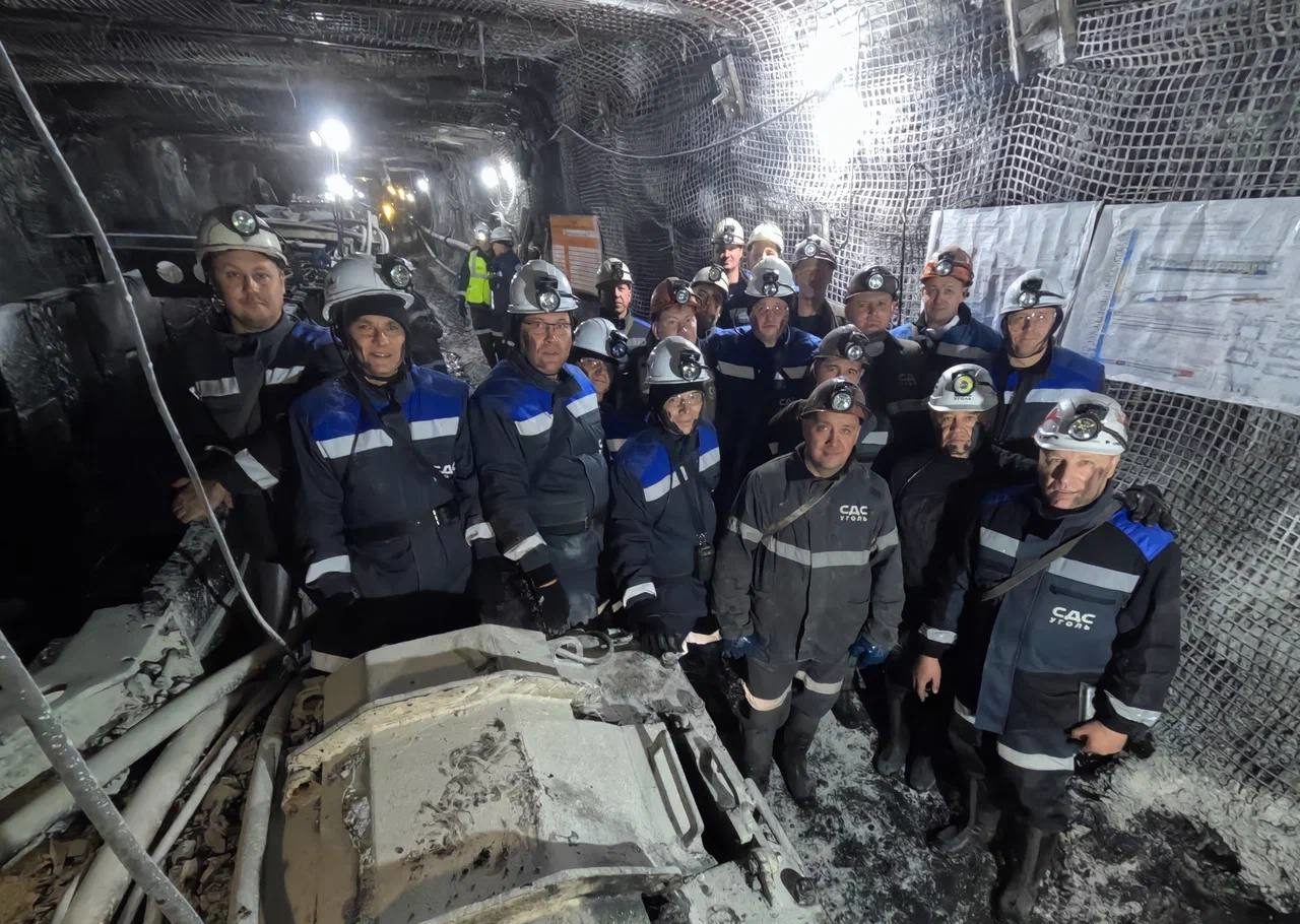 Российские министры пообщалась с горняками Кузбасса, спустившись в шахту на 120 метров