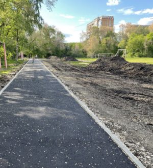 Новокузнечане обеспокоены тем, как продвигается реконструкция стадиона гимназии №44