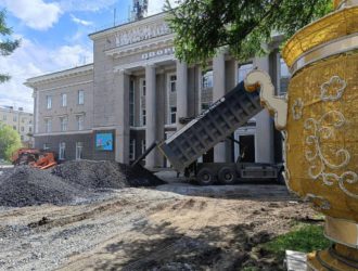 В Кемерове благоустраивают сквер у ДК имени 50-летия Октября в Кировском районе