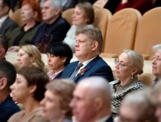 Анатолий Серышев посетил концерт Кубанского казачьего хора, приуроченный к 80-летию Победы в Великой Отечественной войне