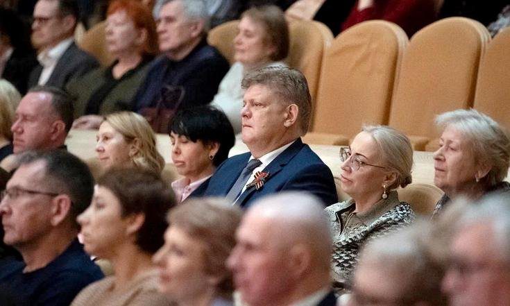 Анатолий Серышев посетил концерт Кубанского казачьего хора, приуроченный к 80-летию Победы в Великой Отечественной войне