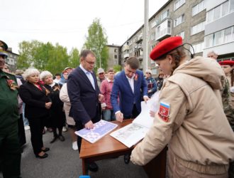 Илья Середюк обсудил с жителями Гурьевска благоустройство Сквера памяти