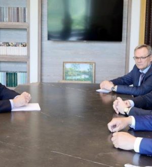 Анатолий Серышев посетил ГПНТБ СО РАН и обсудил с руководителем книгохранилища перспективы развития библиотеки