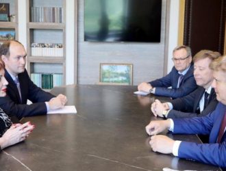 Анатолий Серышев посетил ГПНТБ СО РАН и обсудил с руководителем книгохранилища перспективы развития библиотеки