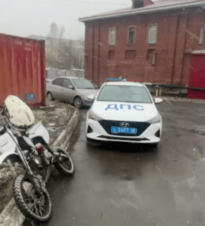 В Новокузнецке сотрудники ГИБДД поймали трех несовершеннолетних мотоциклистов