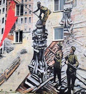 Несколько муралов о подвигах земляков появились в Кузбассе ко Дню Победы