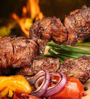 Опрос РСХБ: 45% россиян выбирают фермерское мясо для шашлыков