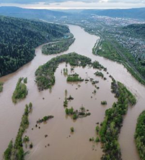 Жители юга Кузбасса бьют тревогу из-за роста уровня воды в реках