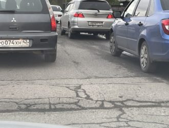 «Когда уже сделают дорогу?»: терпение новокузнечан по поводу южного въезда в город на исходе