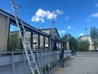 В Кировском районе в Кемерове демонтировали Доску почета