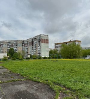 В Новокузнецке вместо заброшенной спортплощадки у школы №65 появится новый стадион