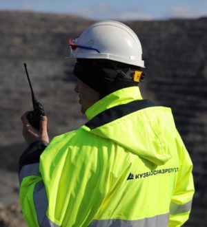 «Кузбассразрезуголь» обеспечит горняков демисезонной спецодеждой