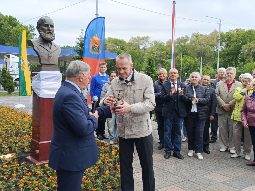 В Новокузнецке открыли бюст Степана Попова, который был главой города в 19 веке