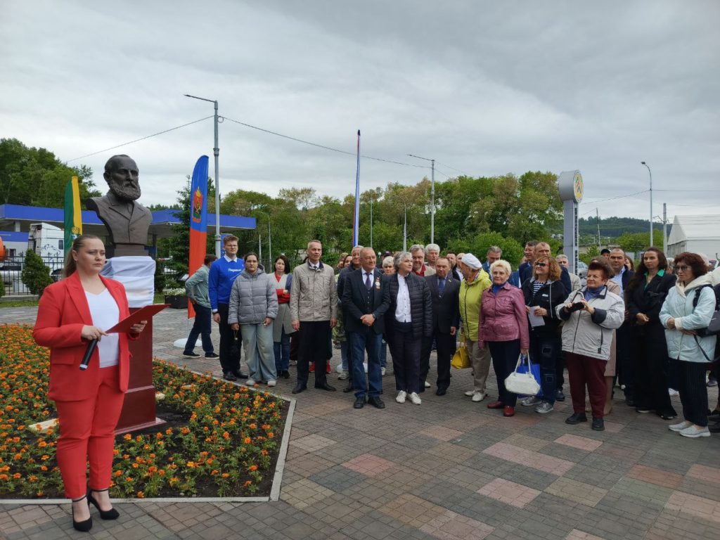 В Новокузнецке открыли бюст Степана Попова, который был главой города в 19 веке
