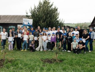 Вооружились лопатами и пошли украшать мир