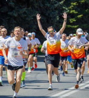 В Новокузнецке прошел ХI благотворительный забег «Дай пять!»