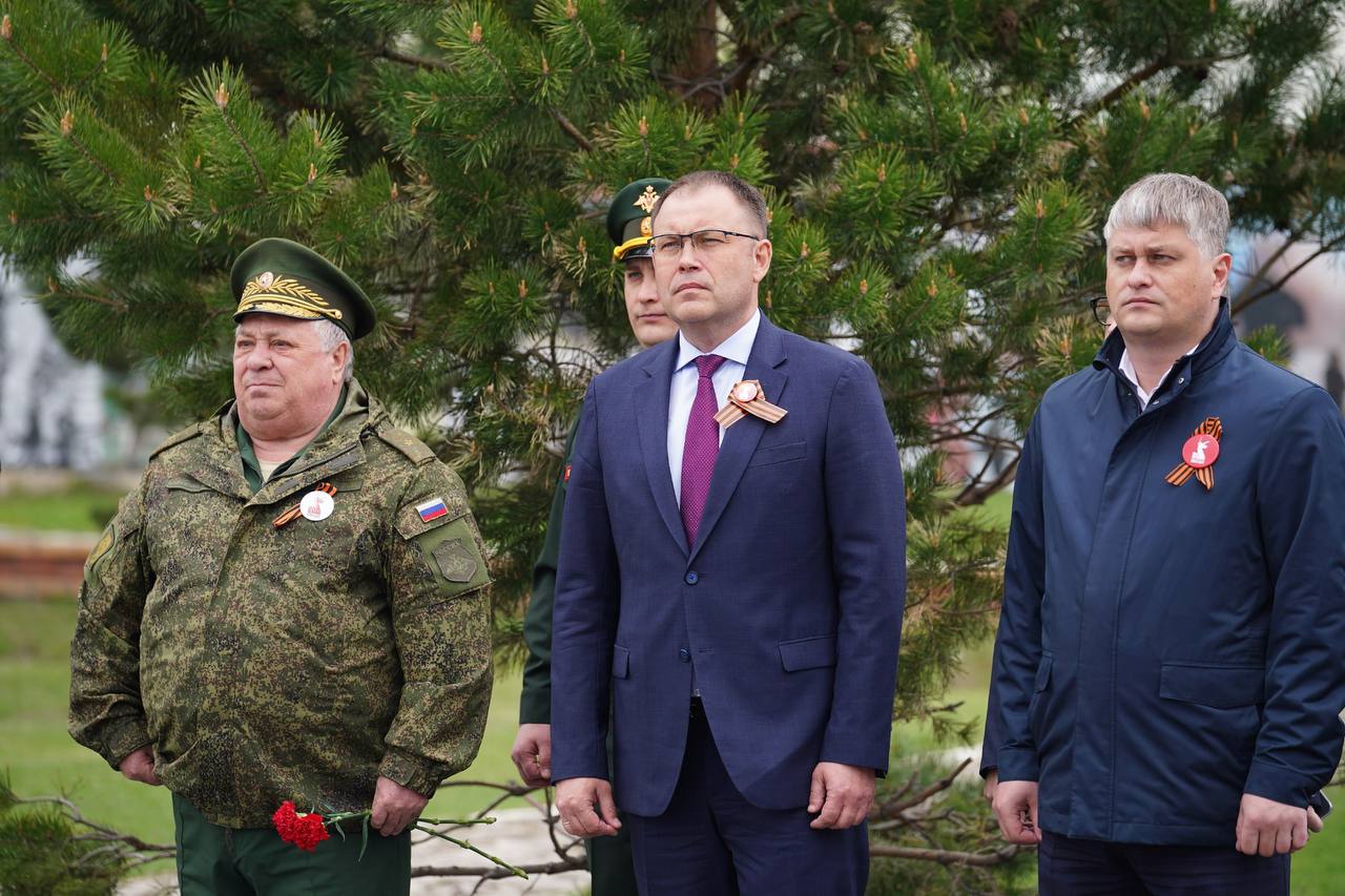 Губернатор Кузбасса поздравил с наступающим Днем Победы юргинских военнослужащих