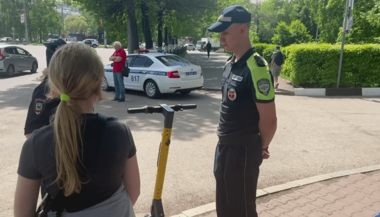 В Новокузнецке штрафуют нарушителей на электросамокатах