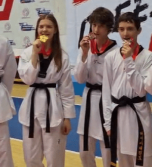 Новокузнечане взяли пять наград на соревнованиях по тхэквондо в Бердске