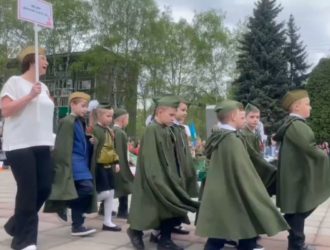 В Новокузнецке впервые прошел детский парад Победы