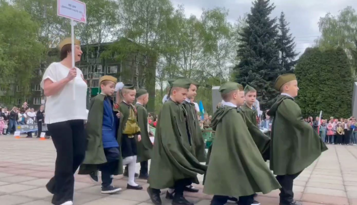 В Новокузнецке впервые прошел детский парад Победы