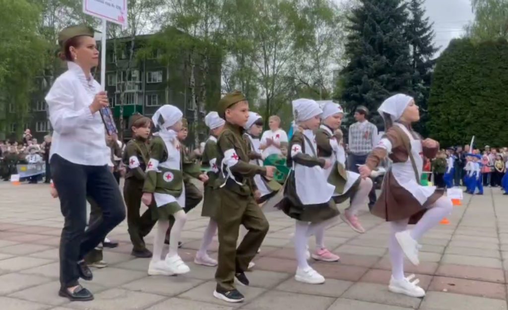 В Новокузнецке впервые прошел детский парад Победы
