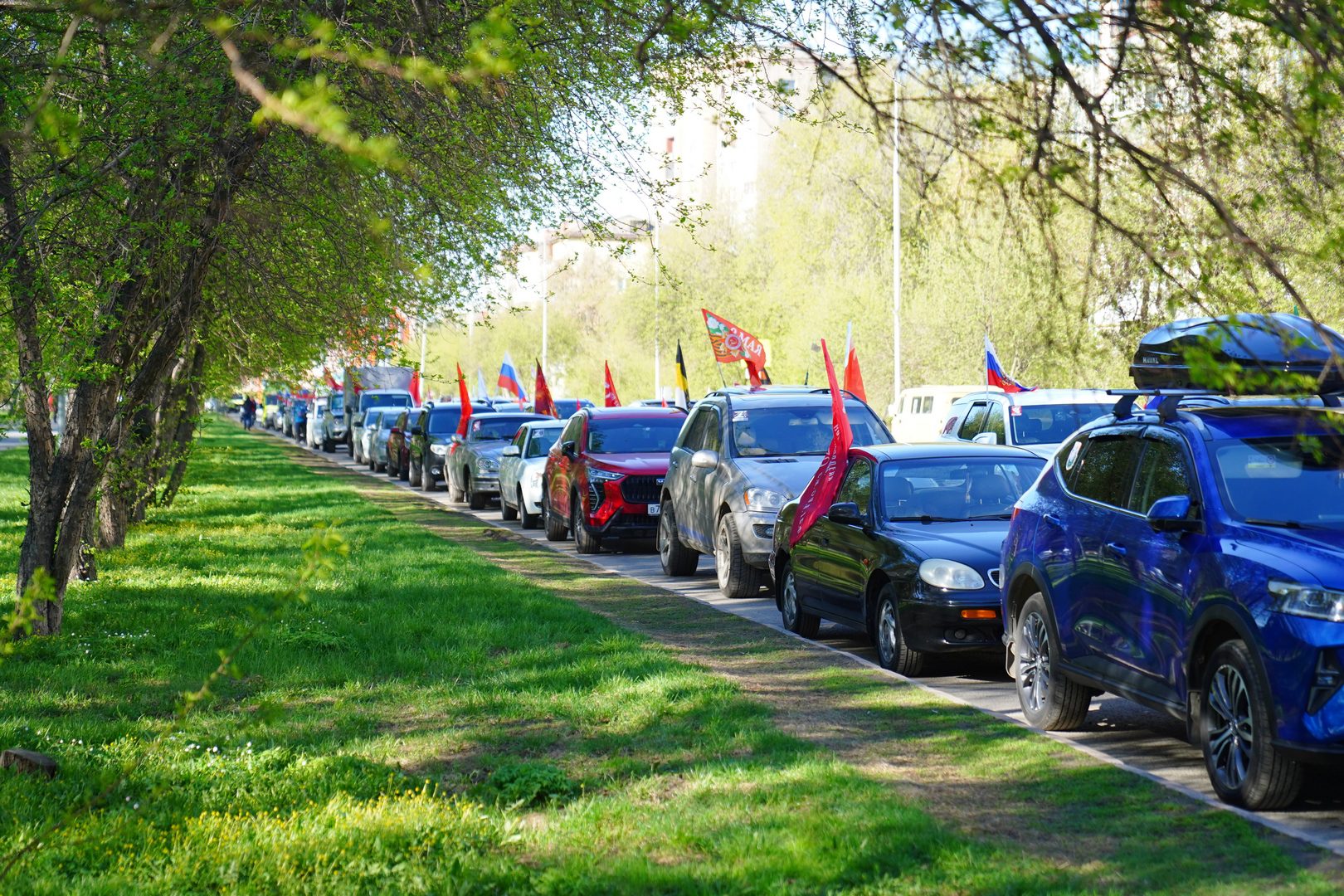 Более 300 автомобилей приняли участие в пробеге «Эстафета памяти. Кузбасс — фронту», посвященном юбилею Победы