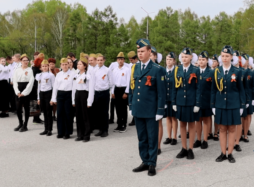 В Новокузнецке определили лучшую школьную команду по строевой подготовке