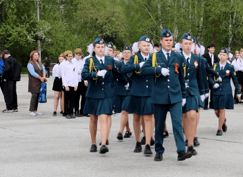 В Новокузнецке определили лучшую школьную команду по строевой подготовке