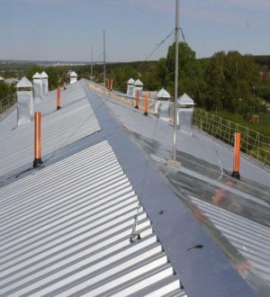 В Кемерове полностью восстановили сгоревшую крышу пятиэтажки