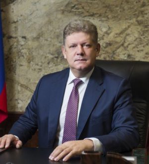 Полпред Анатолий Серышев поздравил сибиряков с Днем Победы