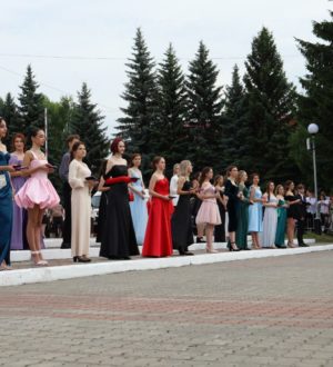 Для 9 265 кузбасских одиннадцатиклассников проходят выпускные балы