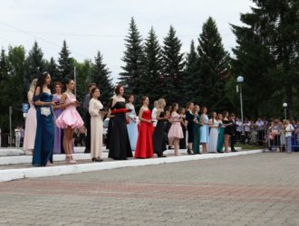 Для 9 265 кузбасских одиннадцатиклассников проходят выпускные балы