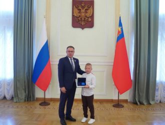 Илья Середюк вручил награды кузбассовцам ко Дню России