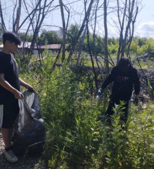 Каникулы с пользой: трудовой отряд новокузнечан очистил от мусора несколько территорий
