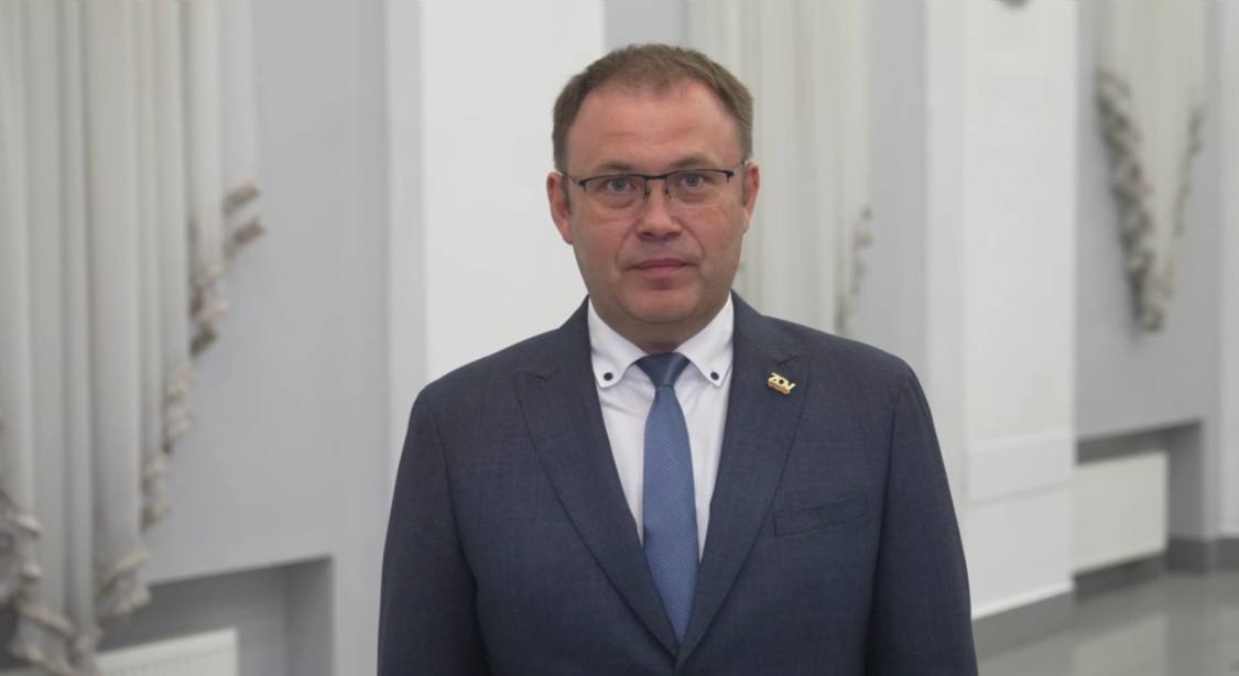 Губернатор Кузбасса Илья Середюк поздравил выпускников 2025 года
