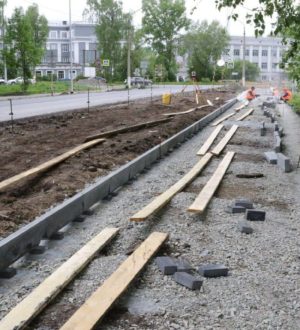 Более 3 тысяч км дорог к детсадам, школам и вузам отремонтируют в России в этом году