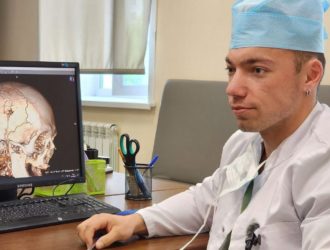 Новокузнецкие медики спасли пациента от инсульта с помощью ювелирной операции