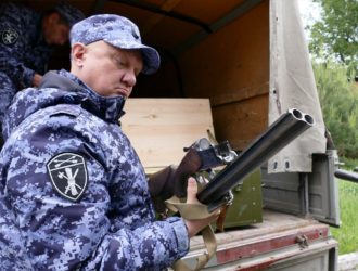 Росгвардейцы Кузбасса передали на нужды СВО почти 100 единиц охотничьего оружия