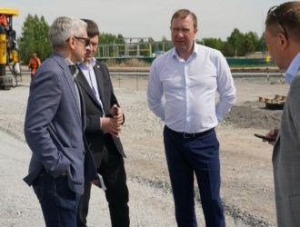 Мэр Кемерова проверил ход строительства новой дороги в Ленинском районе