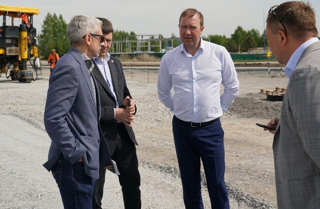 Мэр Кемерова проверил ход строительства новой дороги в Ленинском районе