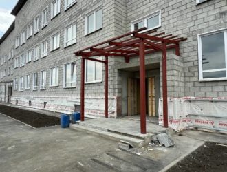 Строительство многоквартирного дома для детей-сирот в Яе отстает от графика