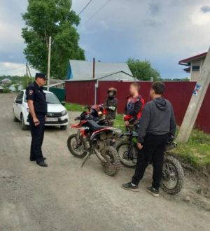 В Березовском инспекторы ДПС ссадили с мотоциклов группу школьников
