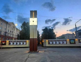 Новые уличные часы с подсветкой запустили в Кировском районе Кемерова