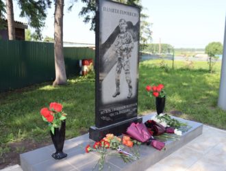 Памятники труженикам тыла и бойцам СВО открыли в Юргинском округе