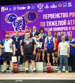 Кузбасские тяжелоатлеты завоевали две награды на юниорском первенстве России